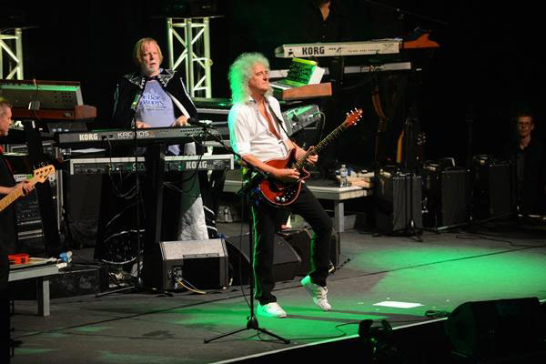 Bri + Rick Wakeman on stage Tenerife 2014
