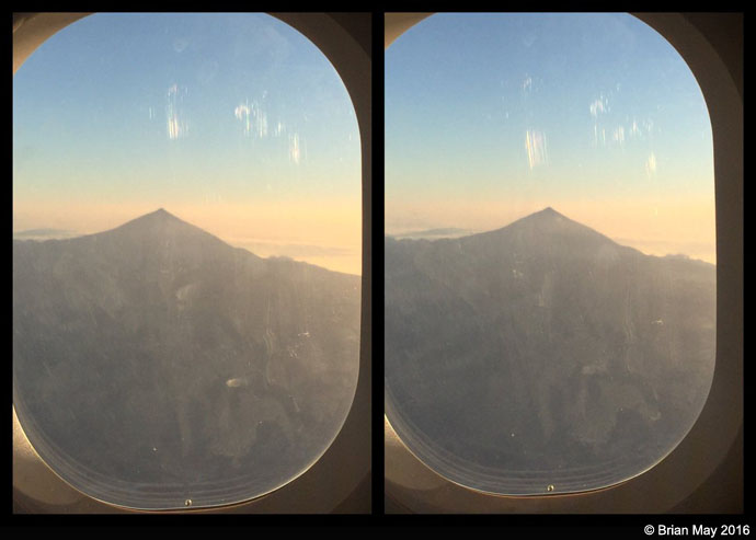Mt Teide from plane - stereo