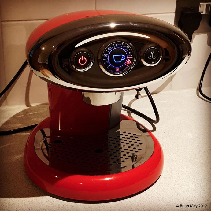 Hello little coffee maker robot