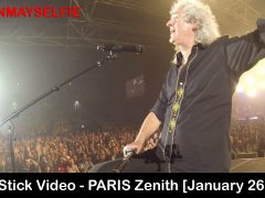 Brian May selfie mono - Paris Zenith