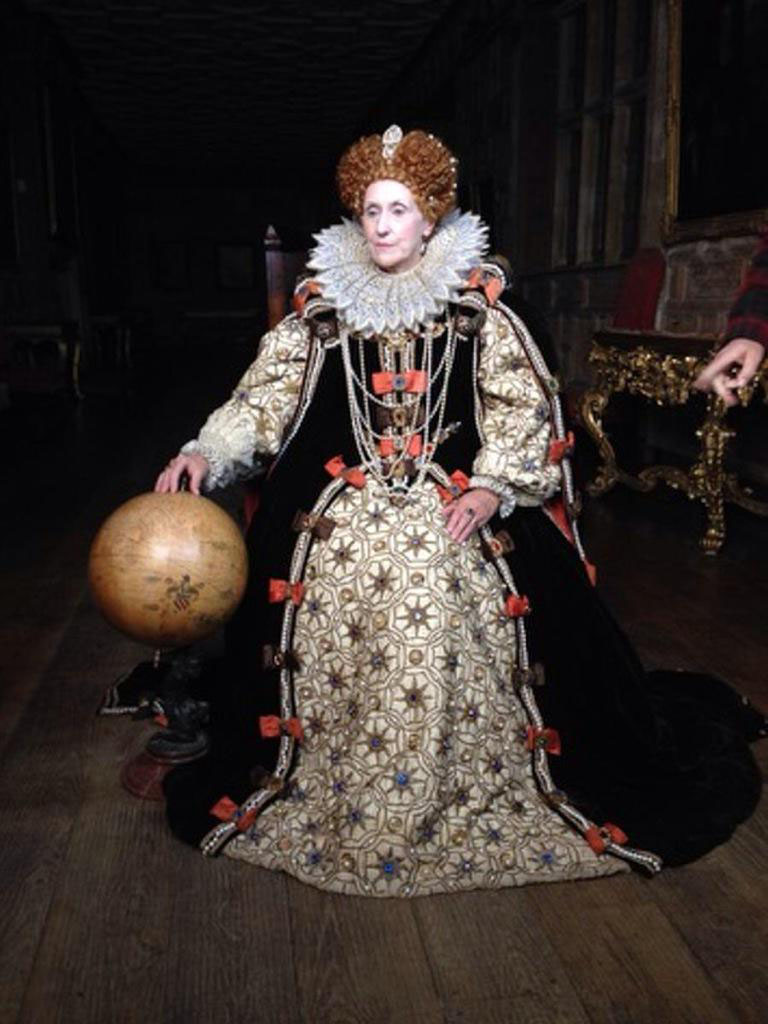 Anita as Elizabeth I