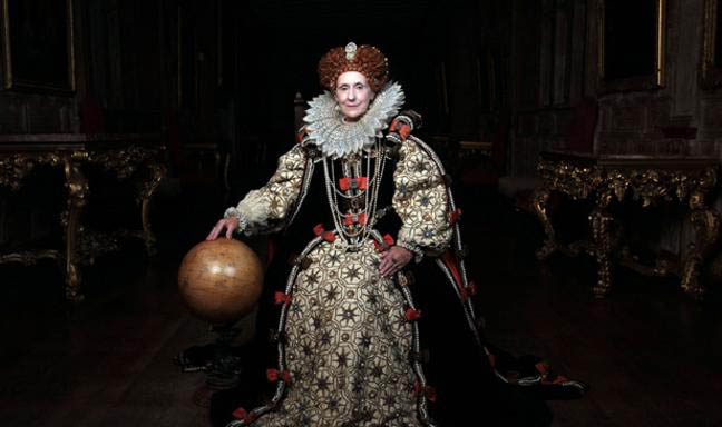Anita as  Elizabeth I