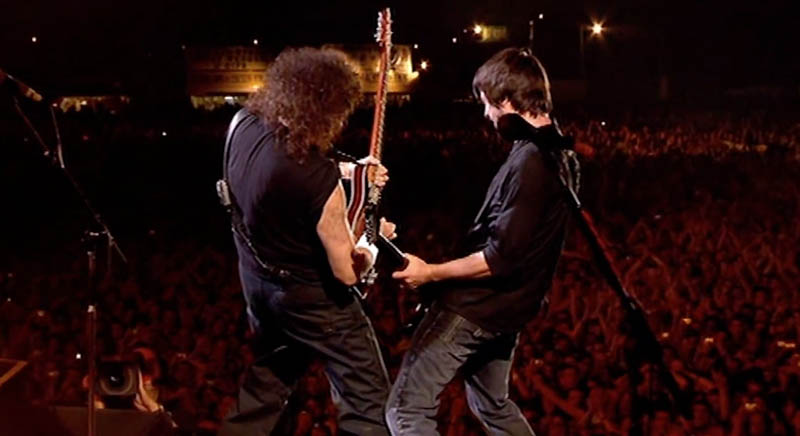 Brian May with Dave Grohl - Hyde Park 2006
