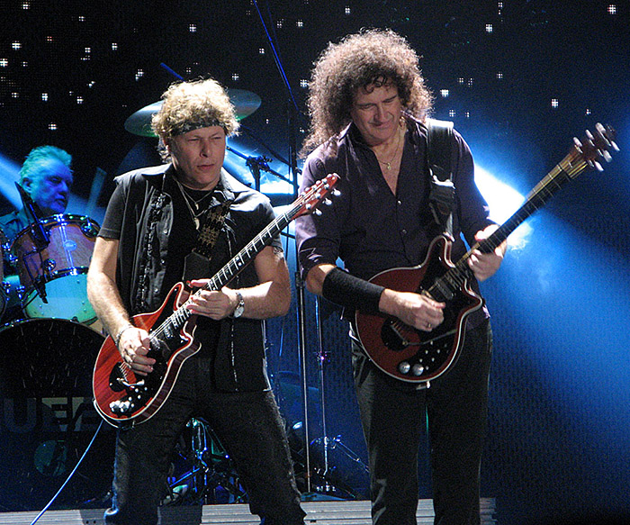 Brian May and Jamie Moses - The Arena, Buapest 2008