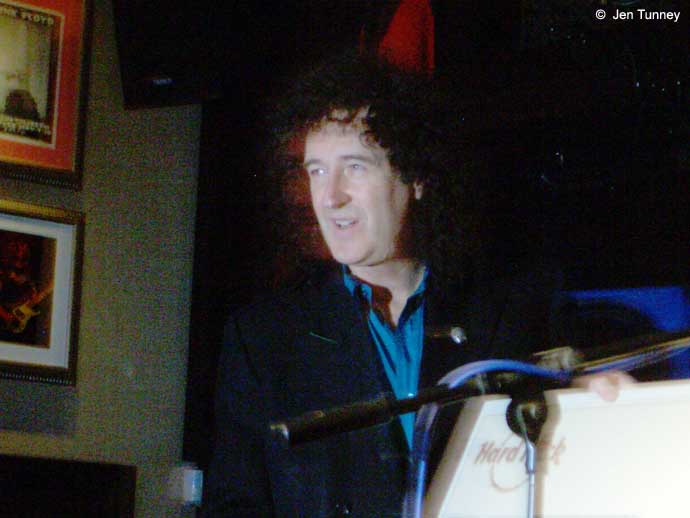 Brian May accepts cheque for MPT from Hard Rock's Don Bernstein @Jen Tunney 2007