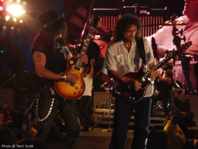 Slash and Brian May, Hollywood Bowl 2005 @Terri Scott