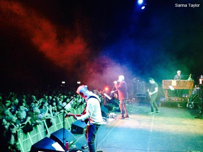 Roger Taylor singing with The Cross 7 December 2013