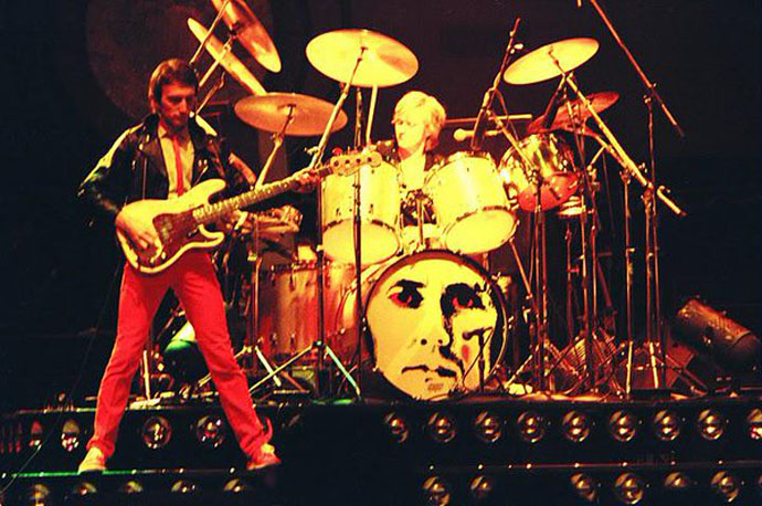 Queen - Memphis (John Deacon and Roger Taylor on stage)