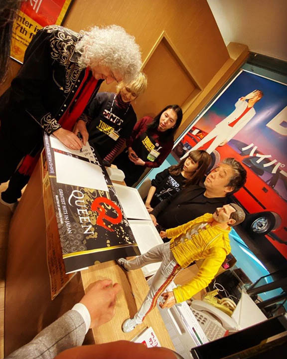 Bri signing at Tower Records by Agent Ashley