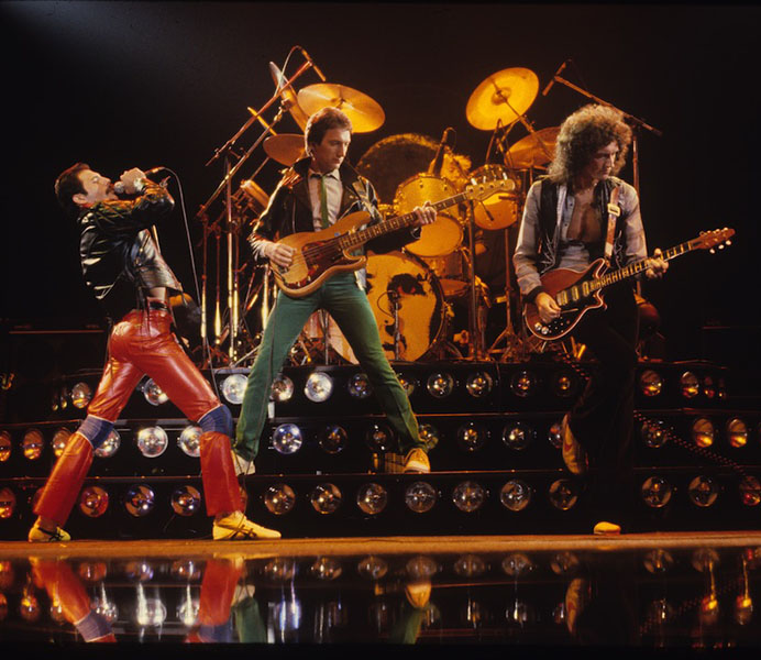 Queen on stage - crop