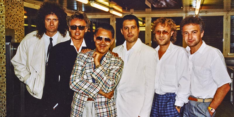 Brian May, Roger Taylor, Claude Nobs, Freddie Mercury, David Richards and John Deacon) 