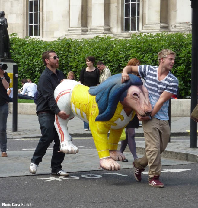 Freddie The Lion in London © Dana Kubick