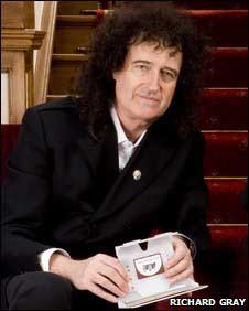 One vision: Brian May with the stereoscopic viewer he designed