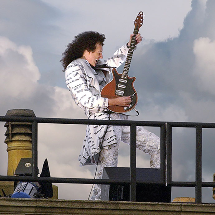 Brian May on Buckingham Palace Roof © Arthur Edwards