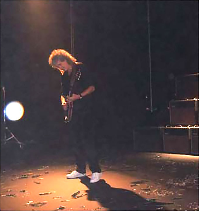 Brian May with AC-30s on Dappy's Rockstar - with ORB