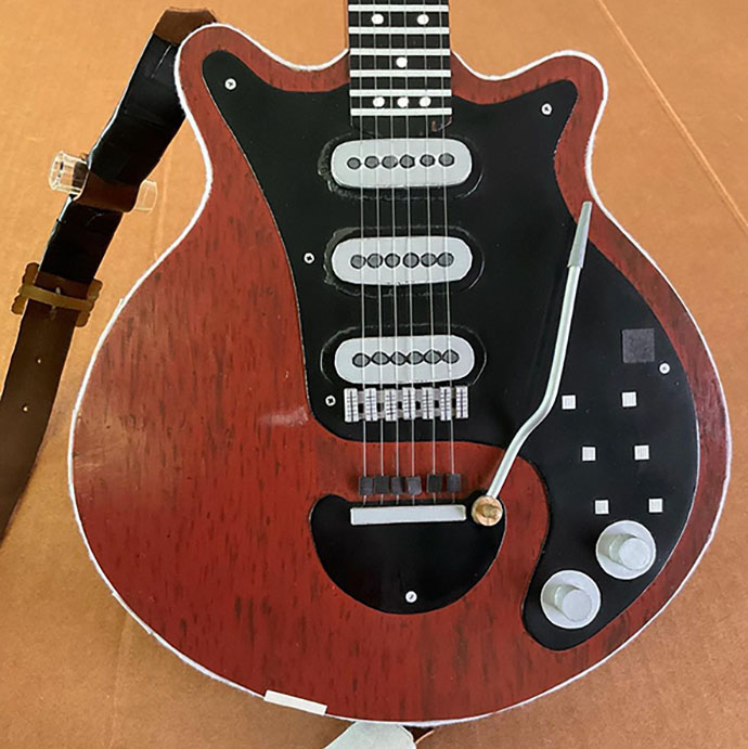 Jenn Waitt - Red Special painted paper model - 01