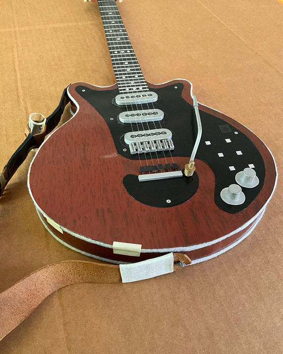 Jenn Waitt - Red Special painted paper model - 03