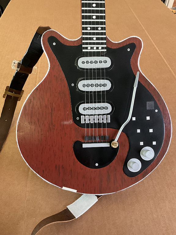 Jenn Waitt - Red Special painted paper model - 01