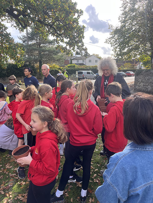 Planting daffodils in pots day