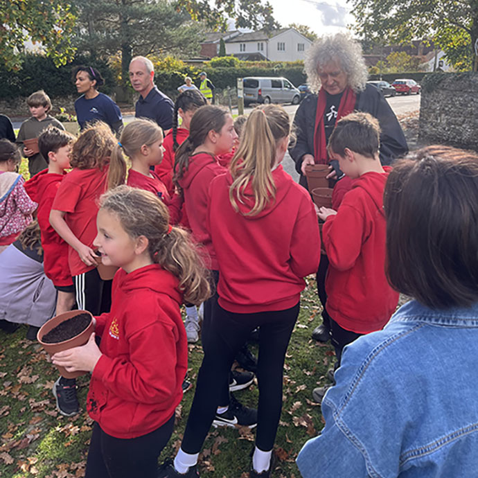 Planting daffodils in pots day