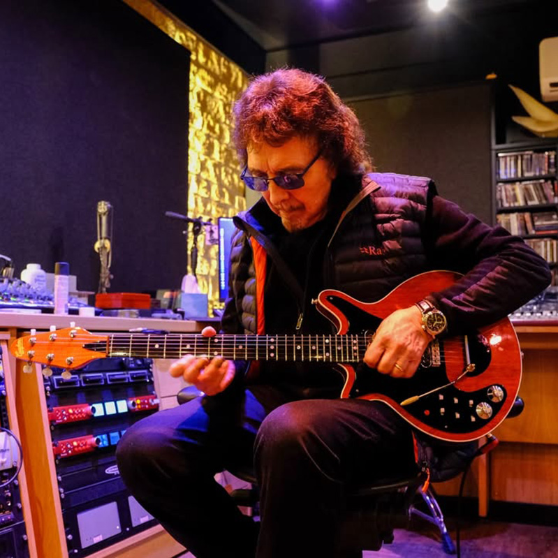 Brian May - Tony Iommi - left hand red special