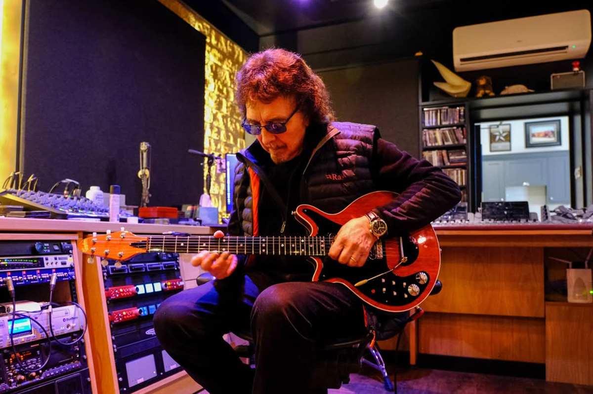 Brian May -Tony Iommi - left hand red special