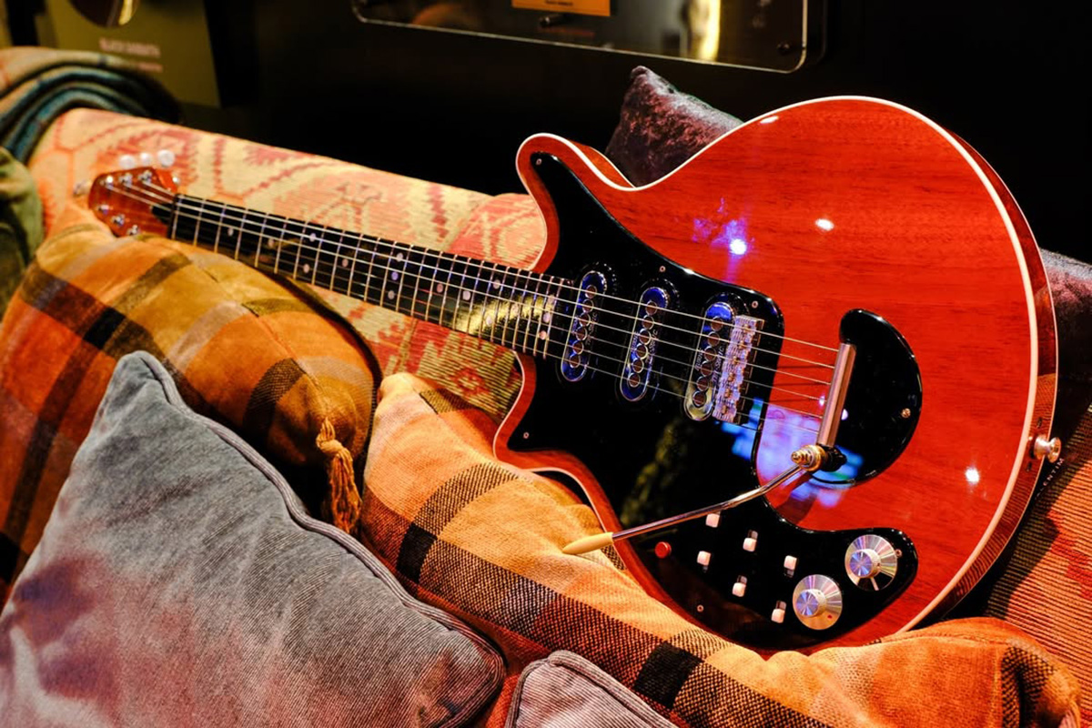 Brian May -Tony Iommi - left hand red special