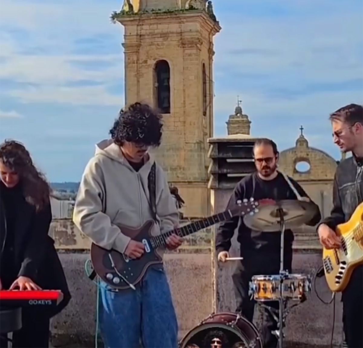 Brian May - My favourite clip of the moment !!!