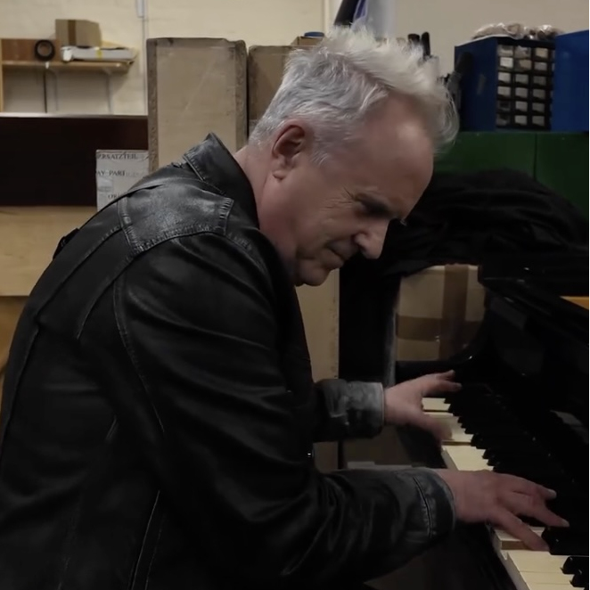 Howard Jones Playing Freddie Mercury's Live Aid Piano